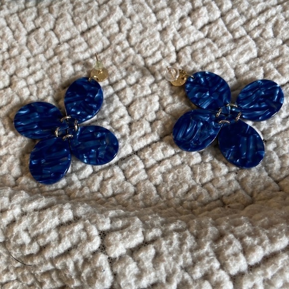 💌 Handmade Royal Blue Petal Earrings - Picture 4 of 9